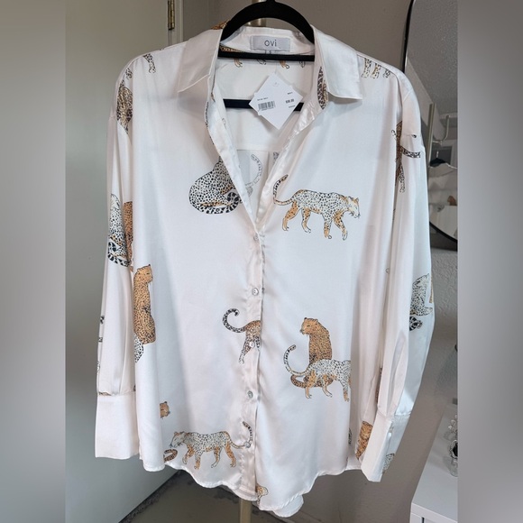 Ovi Tops - NWT White with Leopard Button Down Shirt - Size Small
